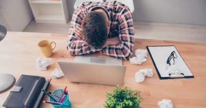 Síndrome de Burnout en el trabajo: Tips infalibles para ayudar a tus empleados